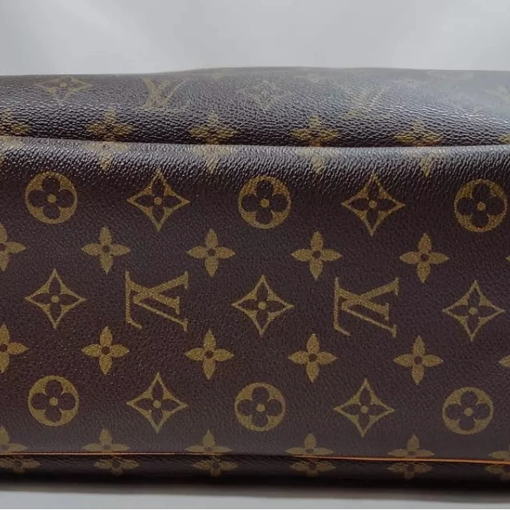 Louis Vuitton Devaulle Makeup Case ! Good used condition! FIRM! DISCOUNTED! - Picture 5 of 9